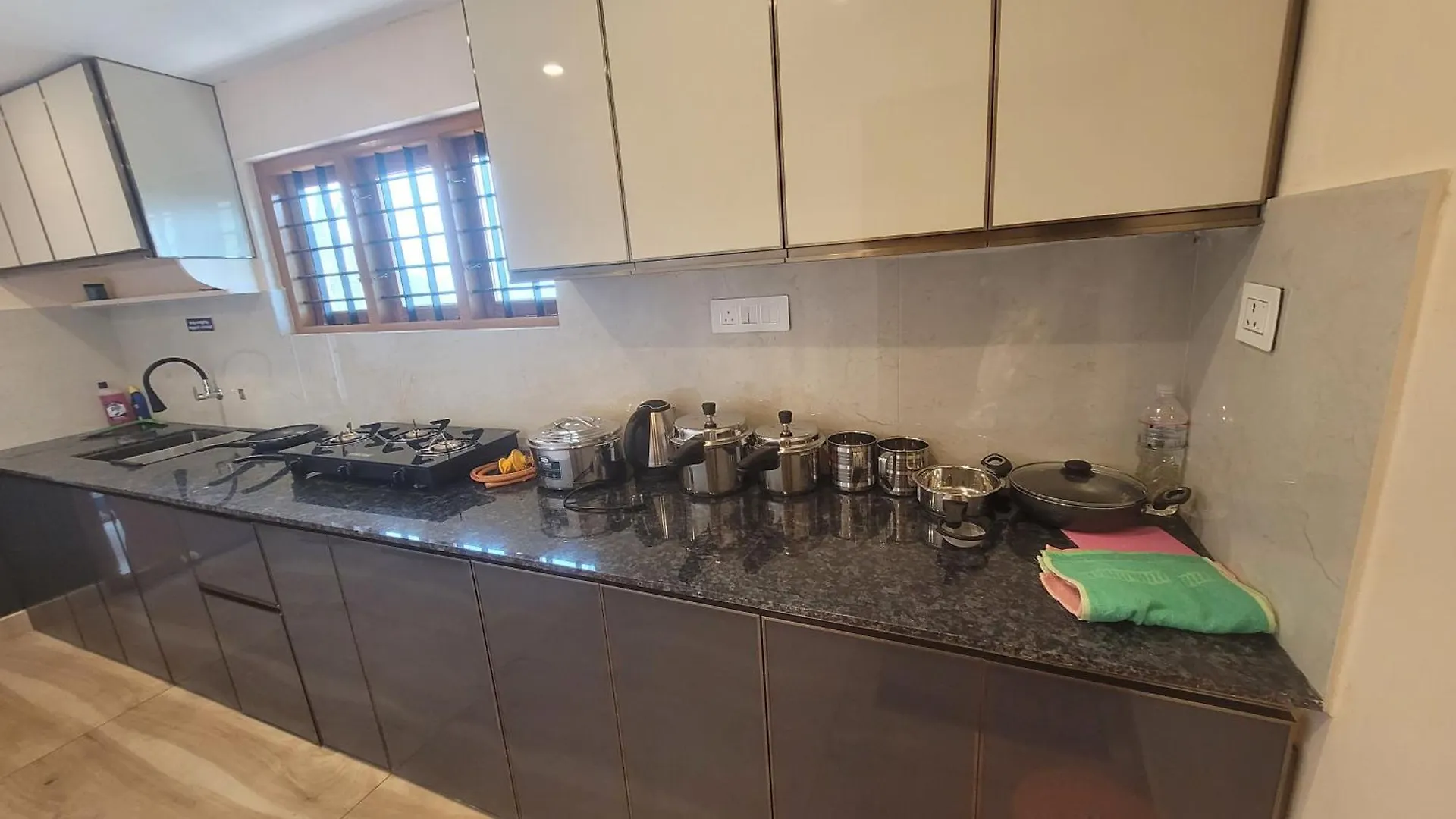 Newcastle Holidays Entire Ground Floor 3 Bedrooms Kitchen Dining Living 8 Guests Kumudi 0*,