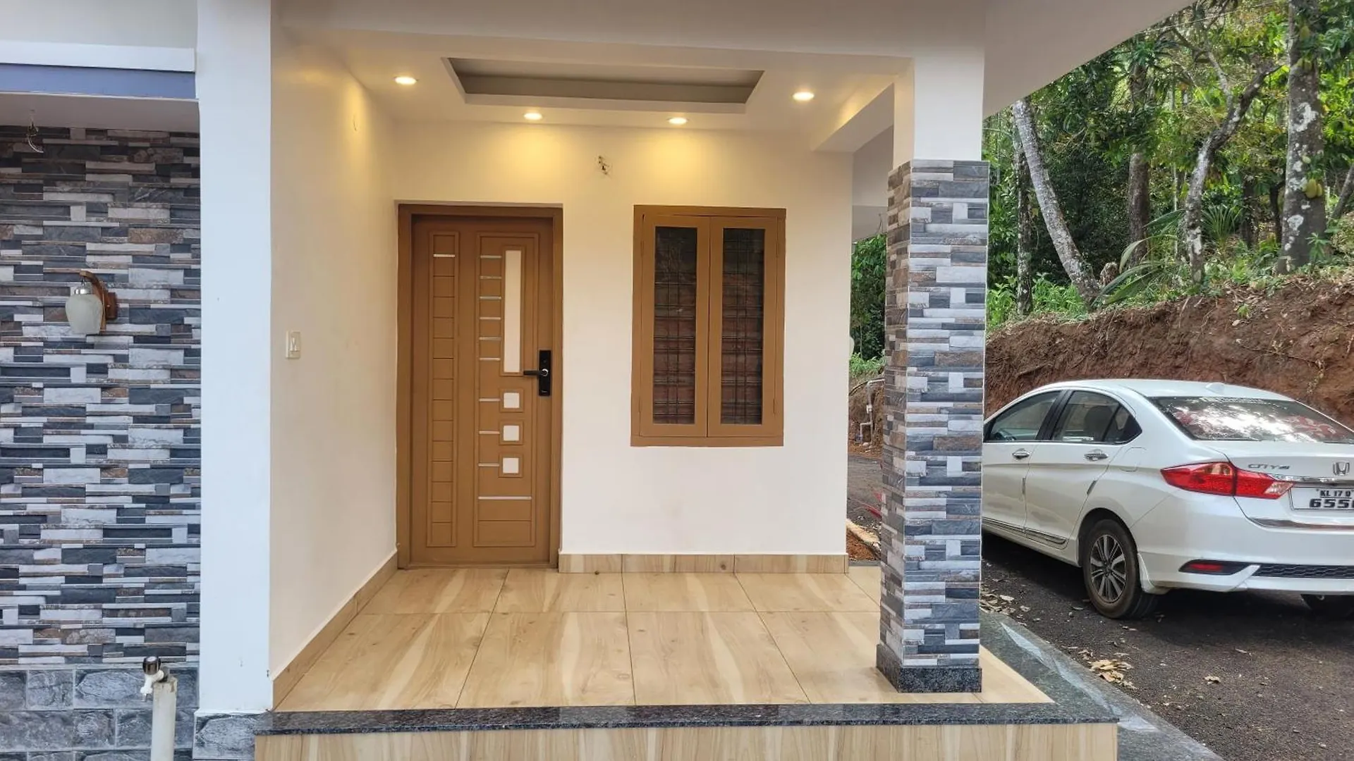 Newcastle Holidays Entire Ground Floor 3 Bedrooms Kitchen Dining Living 8 Guests Kumudi