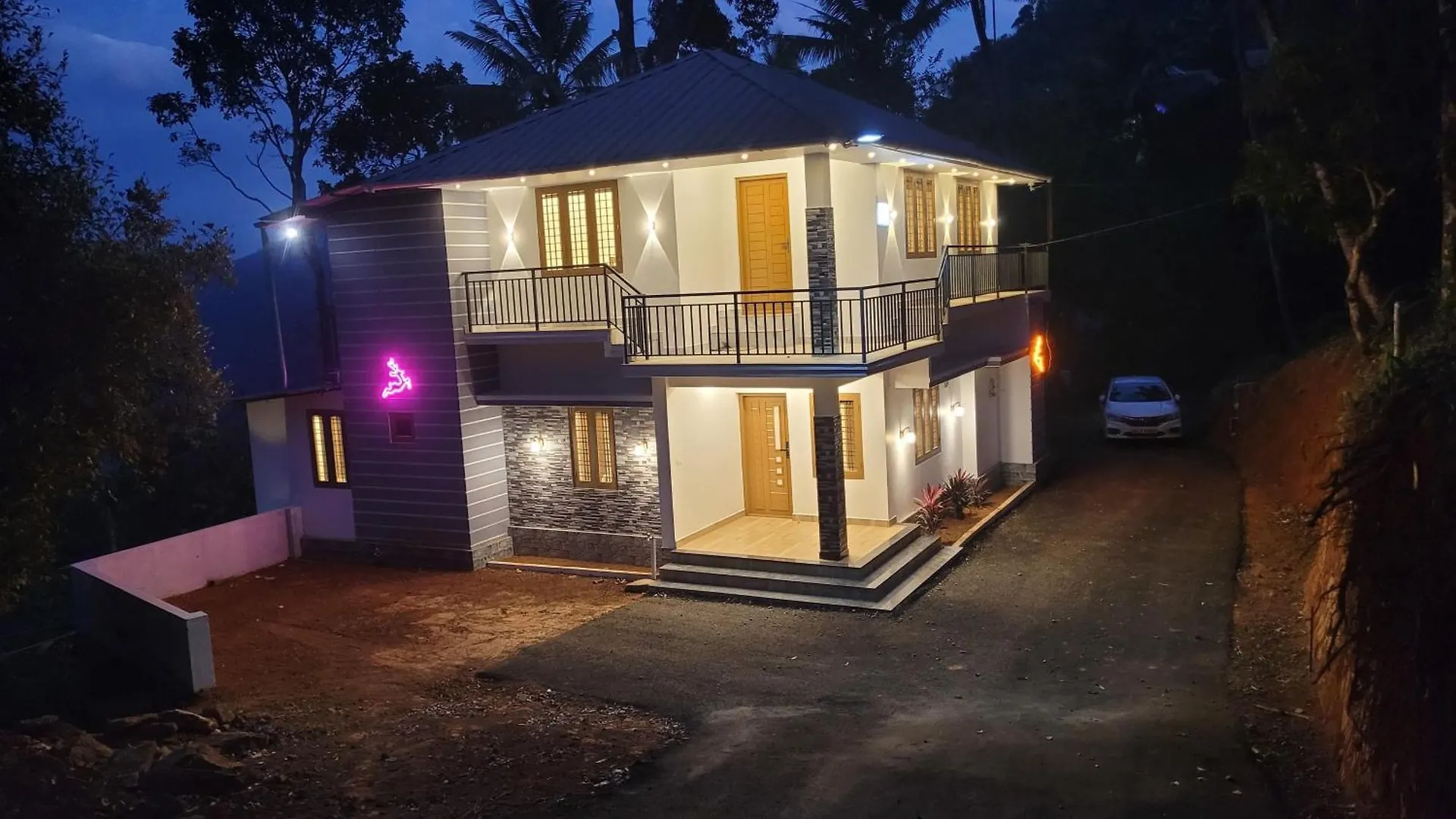Newcastle Holidays Entire Ground Floor 3 Bedrooms Kitchen Dining Living 8 Guests Kumudi