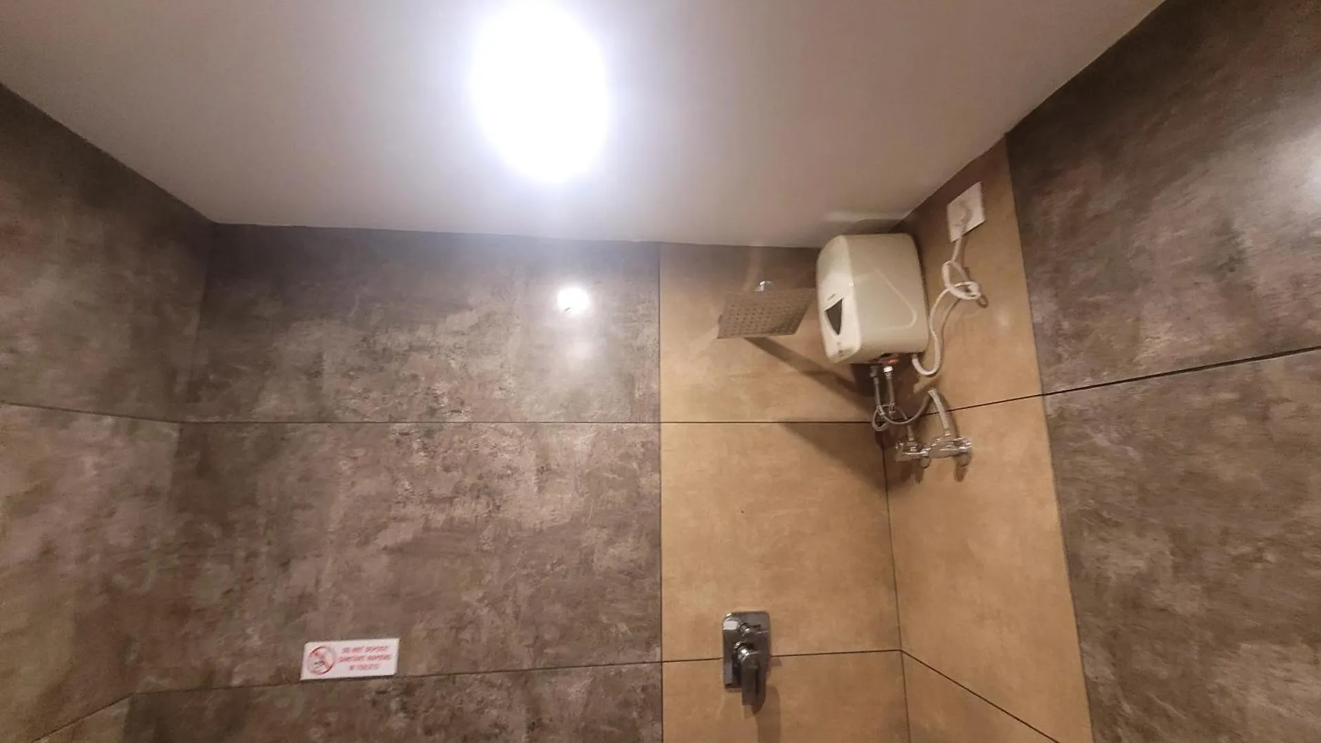 Newcastle Holidays Entire Ground Floor 3 Bedrooms Kitchen Dining Living 8 Guests Kumudi Villa