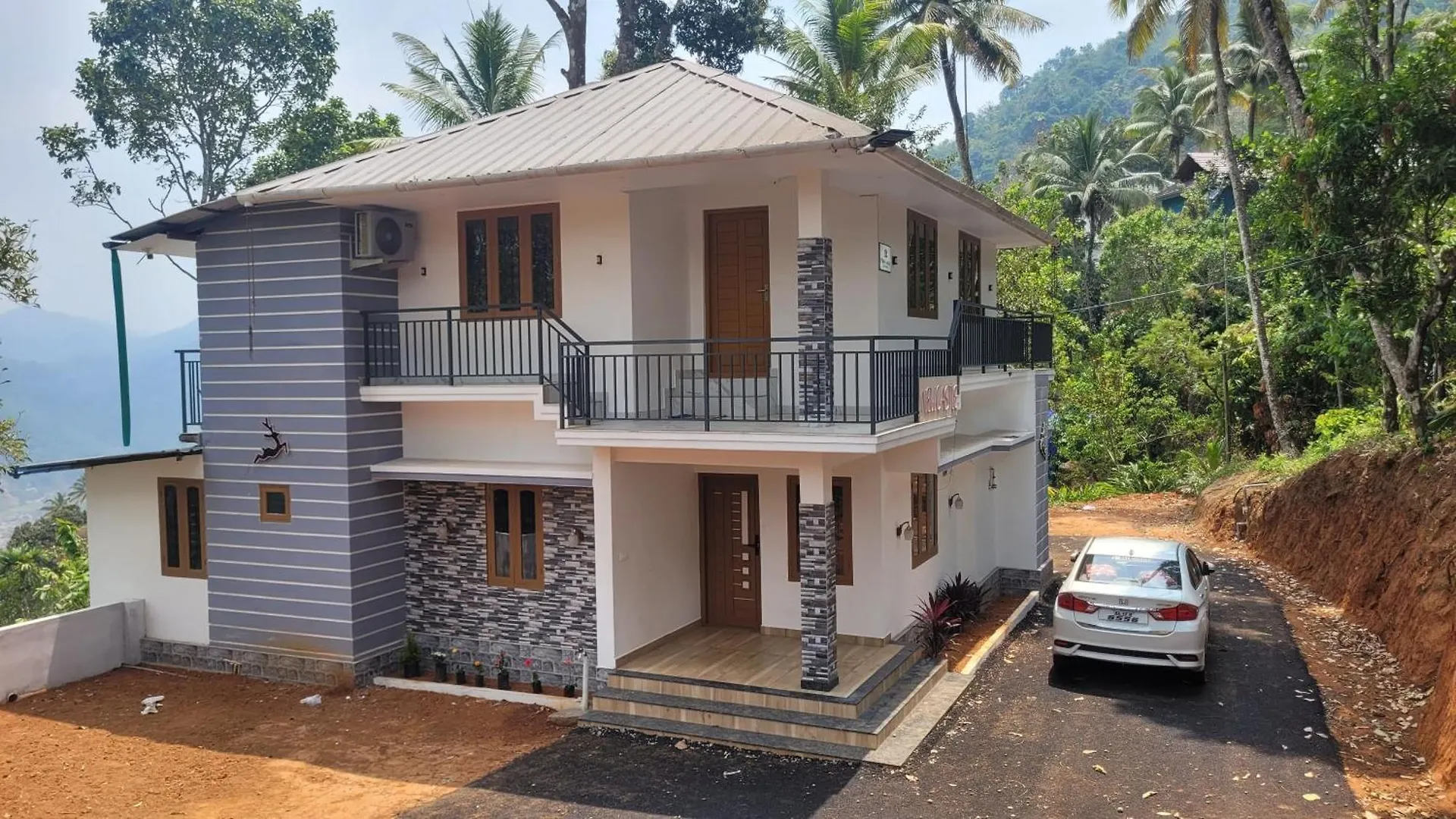 Villa Newcastle Holidays Entire Ground Floor 3 Bedrooms Kitchen Dining Living 8 Guests Kumudi