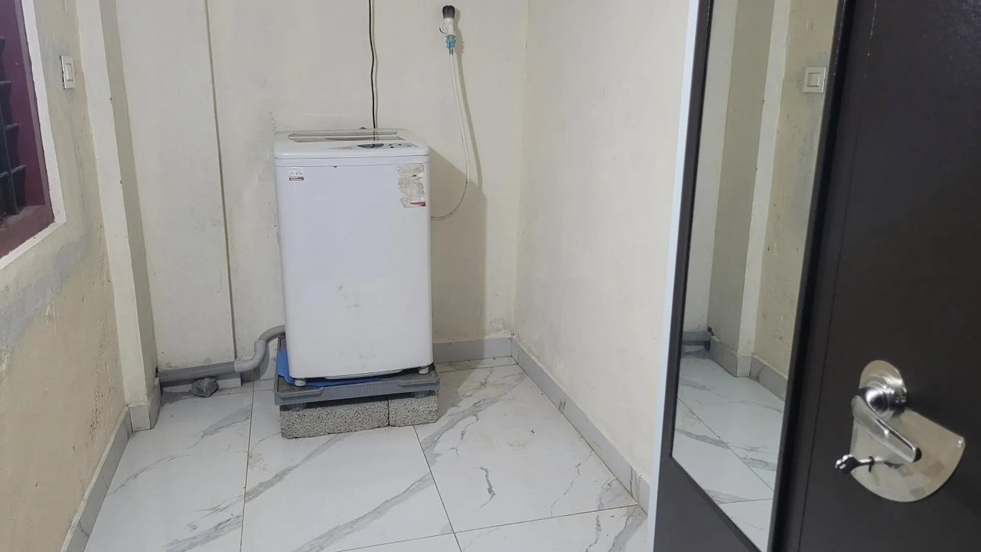 Newcastle Holidays Entire Ground Floor 3 Bedrooms Kitchen Dining Living 8 Guests Kumudi Villa