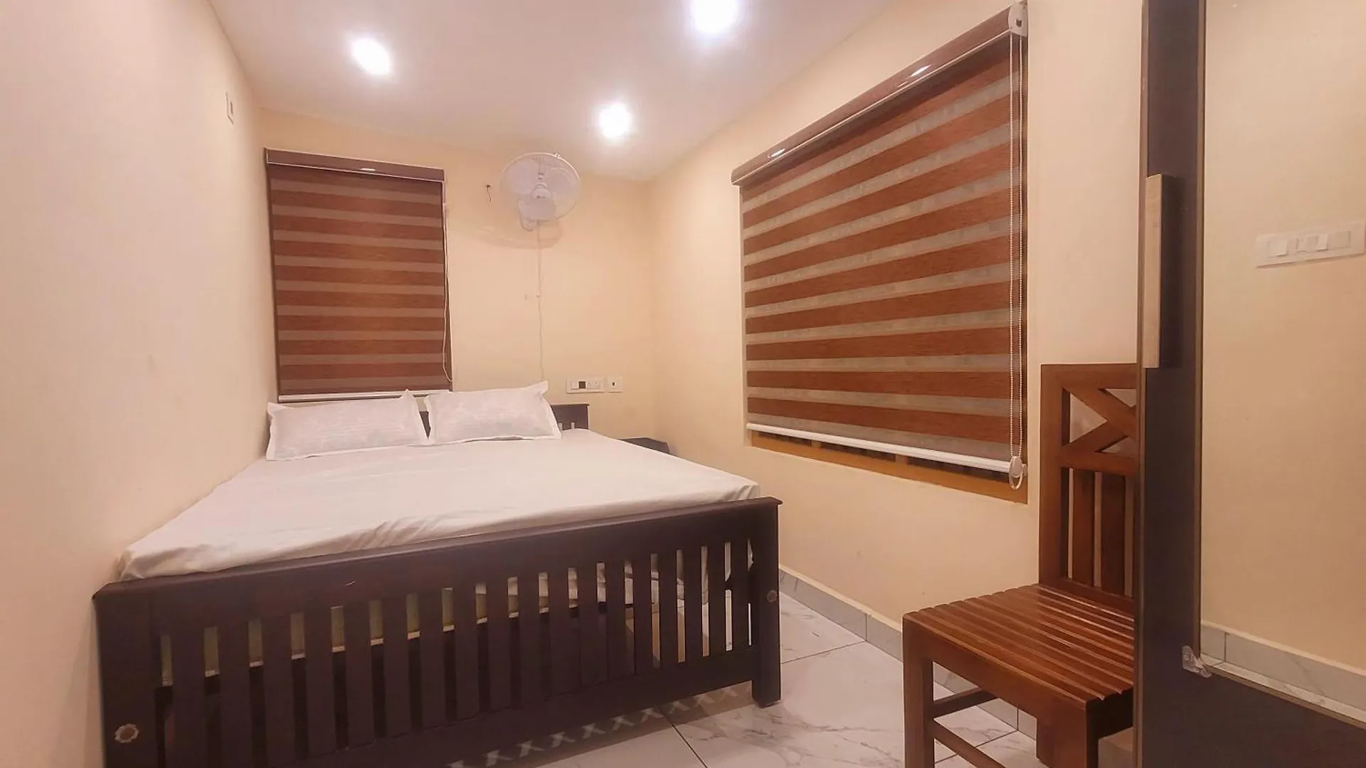 Newcastle Holidays Entire Ground Floor 3 Bedrooms Kitchen Dining Living 8 Guests Kumudi Villa