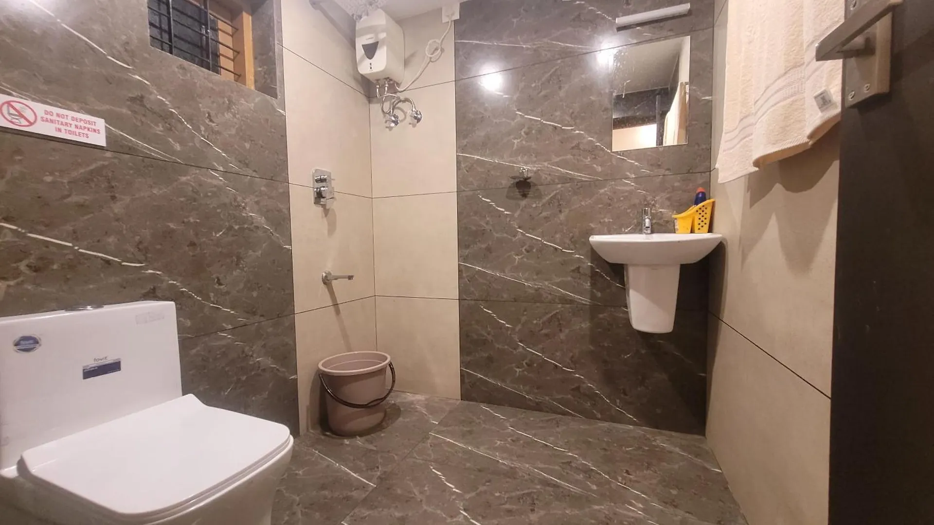 Newcastle Holidays Entire Ground Floor 3 Bedrooms Kitchen Dining Living 8 Guests Kumudi 0*,