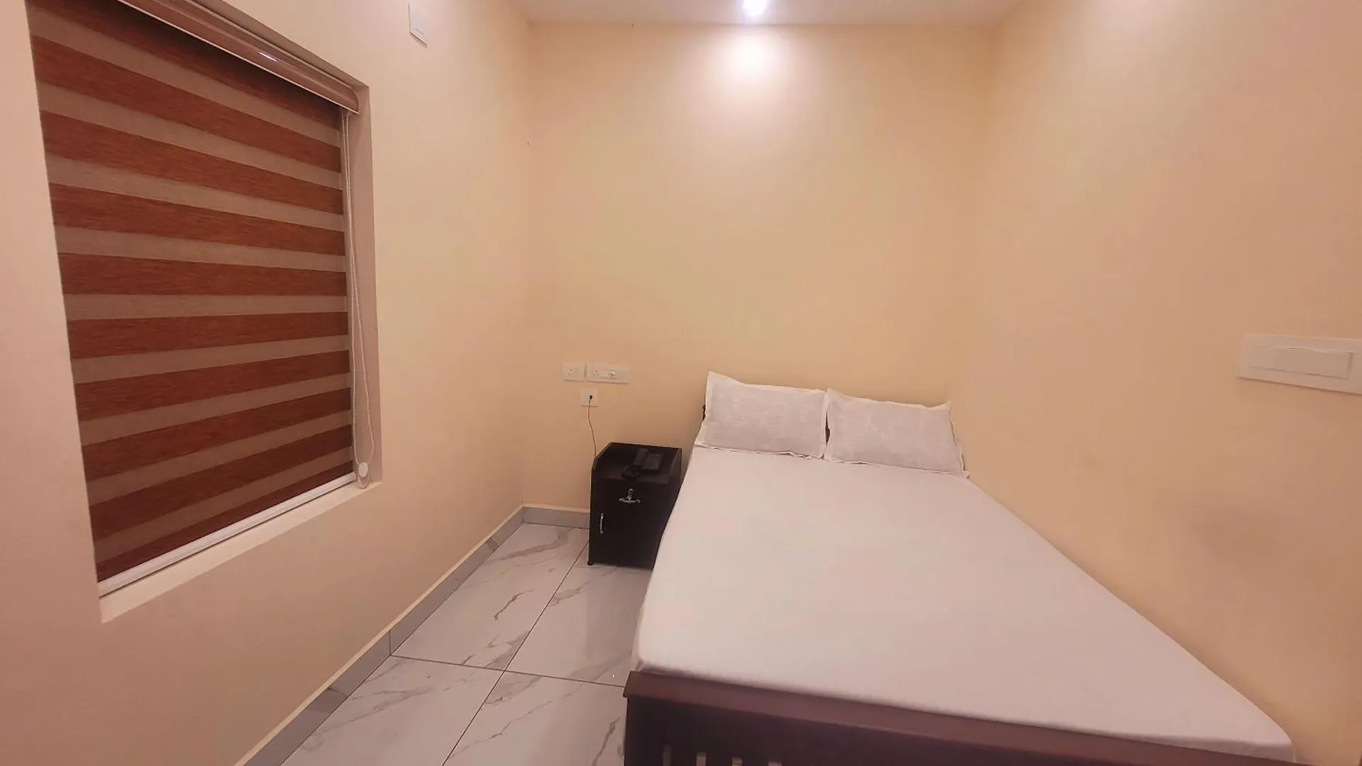 Newcastle Holidays Entire Ground Floor 3 Bedrooms Kitchen Dining Living 8 Guests Kumudi